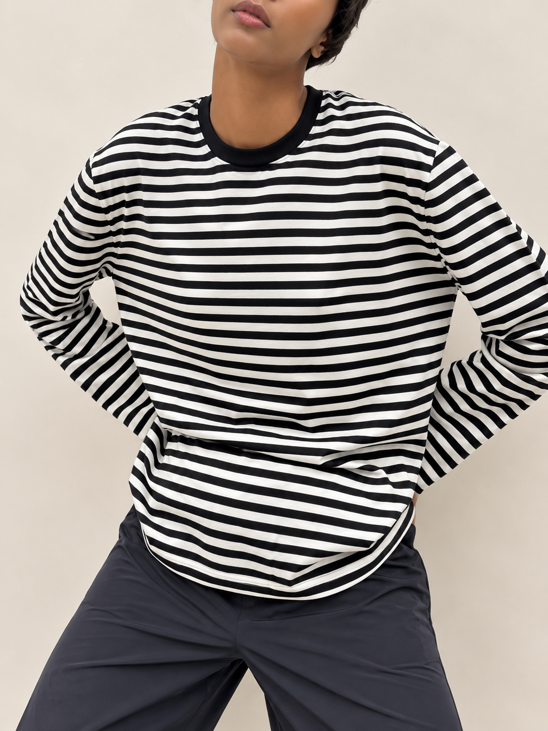 Maglia Eleh manica lungaminimalista con maglia a righe Maglia Eleh manica lunga